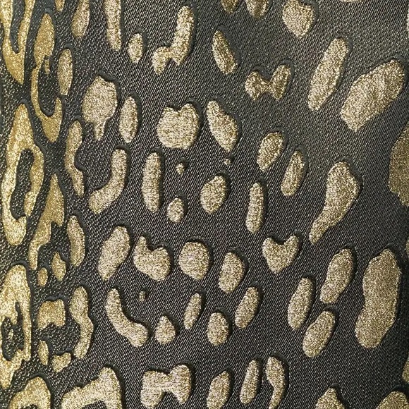 Dolce & Gabbana
metallic leopard-print mini pencil skirt size 40 IT - Picture 5 of 8